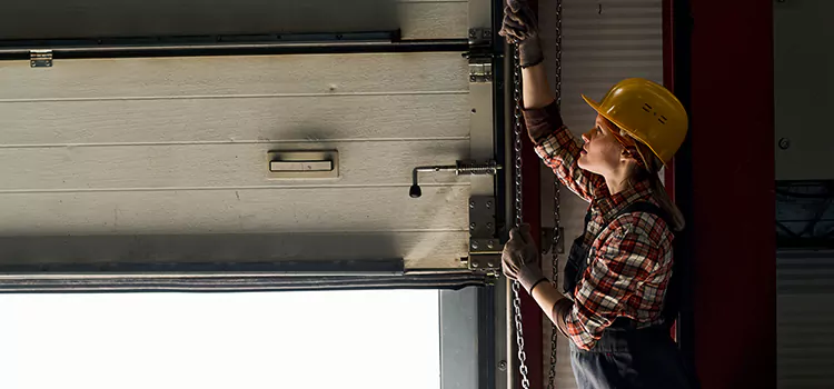 Addressing Common Garage Door Stoppage Issues in East Hill-Meridian, WA